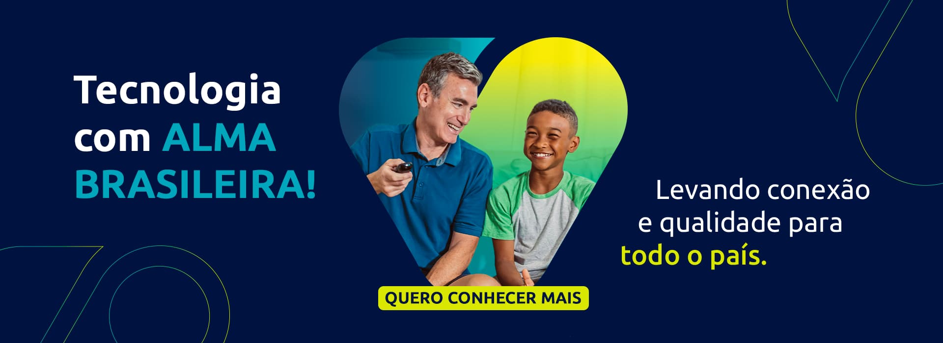 Homem e menino felizes, no centro do coração do logo do Grupo Vivensis