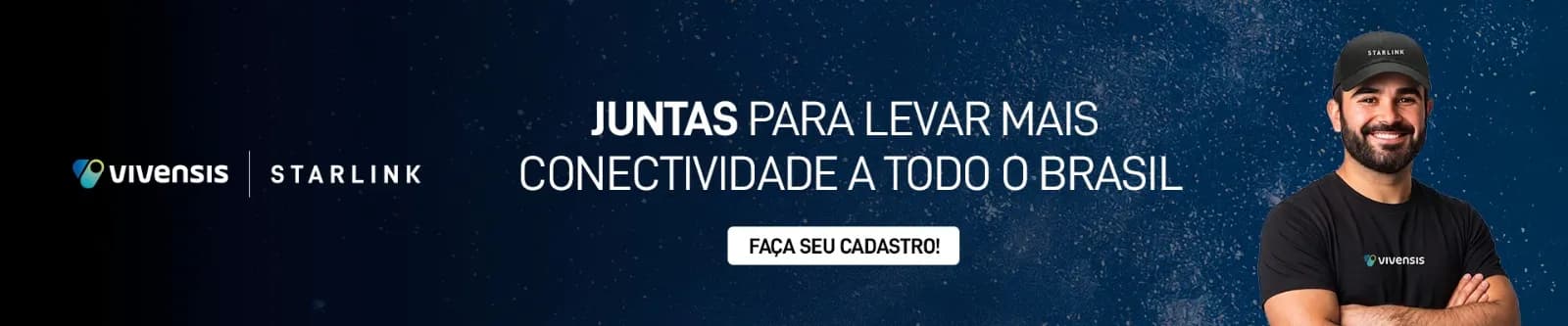 Homem com camiseta da Vivensis, com um céu estrelado ao fundo
